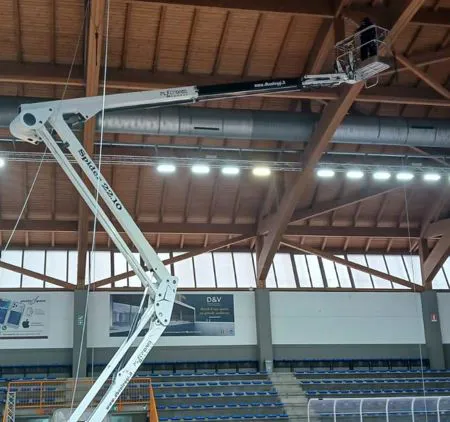 Noleggio di ragno cingolato che raggiunge fino a 22mt di altezza 