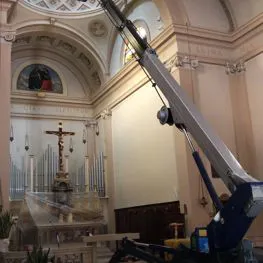 Ristrutturazione interni di una chiesa 