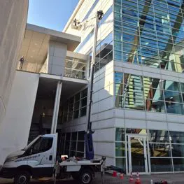 Noleggi con operatore per servizi di facility management FM 